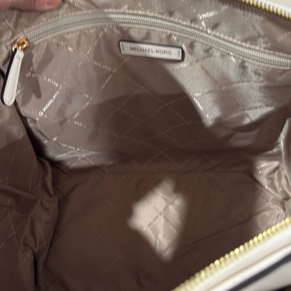 Michael Kors Cream Large Tote Bag - Picture 4 of 8